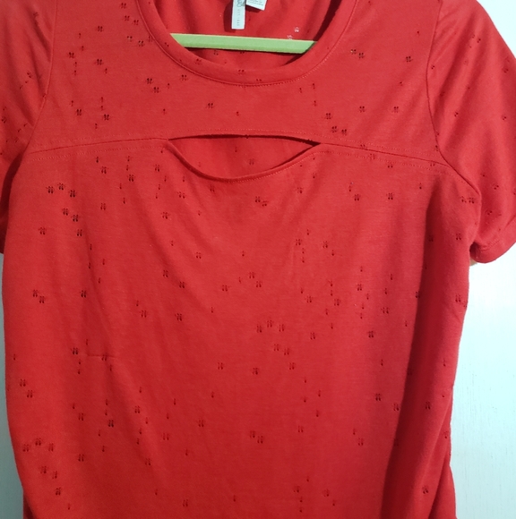 Red Distressed Cut Out Top SZ Medium by Cato - Picture 1 of 10